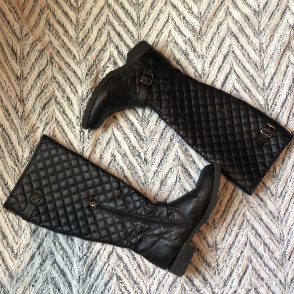 CHARLOTTE RUSSE Black Quilted Boots